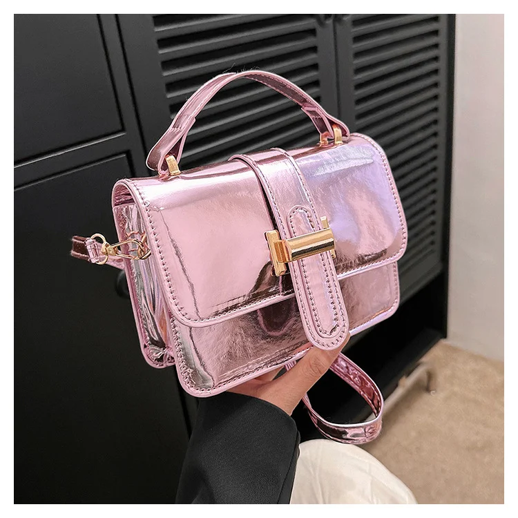 Stijlvolle patent lederen schoudertas, lichtgewicht, luxe, minimalistisch, glanzend en draagbaar, perfect voor dagelijks gebruik.