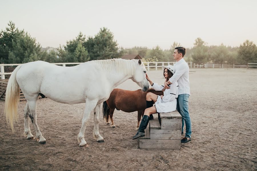 Fotografo di matrimoni Katerina Grishekina (glediska). Foto del 28 agosto 2019