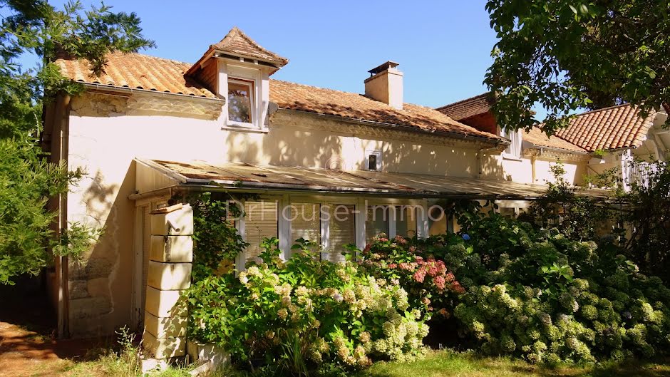 Vente maison 5 pièces 250 m² à Perigueux (24000), 353 000 €