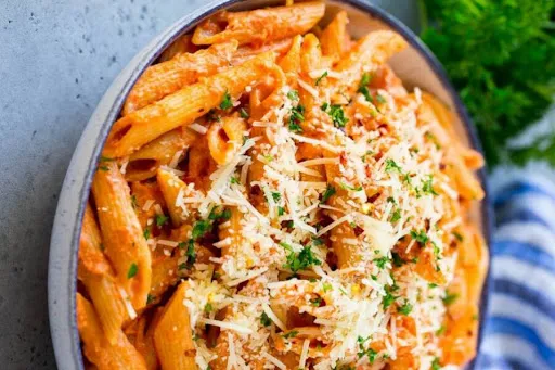 Chicken Cheesy Penne Mix Sauce Pasta With Garlic Breads(2 Pieces)