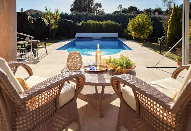 Maison avec piscine et jardin 3