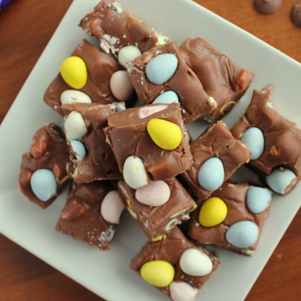 Marshmallow M&M Fudge (Easter Fudge) - Inside BruCrew Life