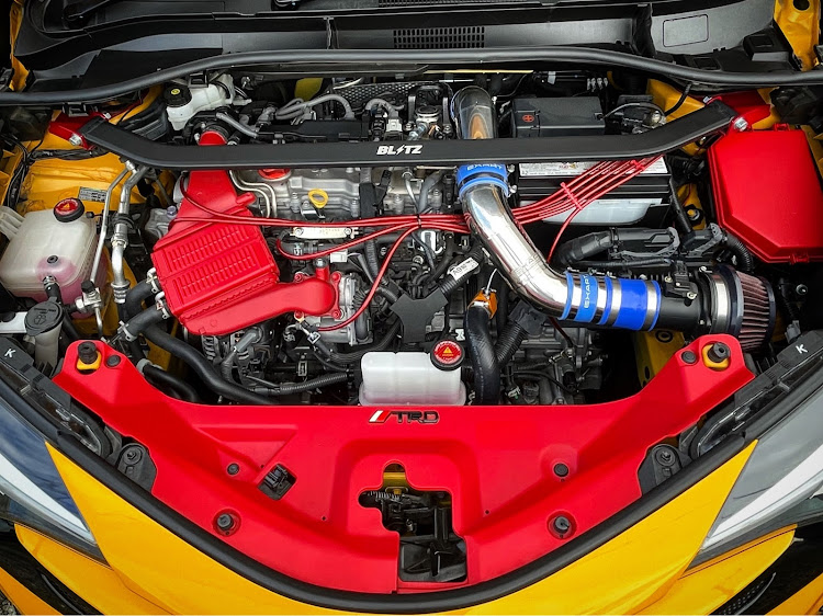 C-HRのC-HR・エンジンルーム清掃・マットレッド・見えないところも綺麗にに関するカスタム事例の投稿画像1枚目