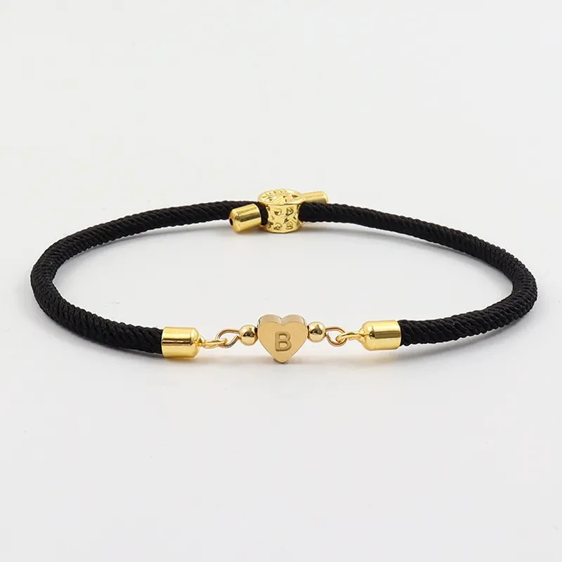 Titanium stalen hartvormige Milan armband met 26 letters. Een stijlvol accessoire, perfect als romantisch cadeau.