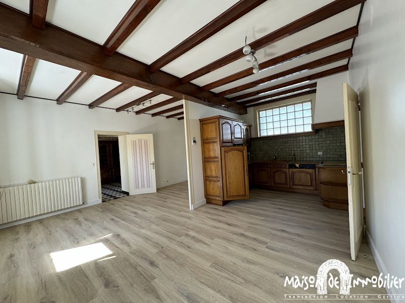 Location  maison 6 pièces 175 m² à Perignac (17800), 868 €