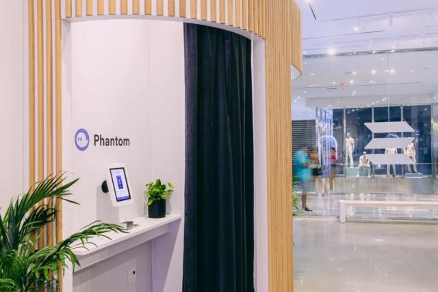 Blog - Phantom Wallet Tutorial Booth at Solana Spaces