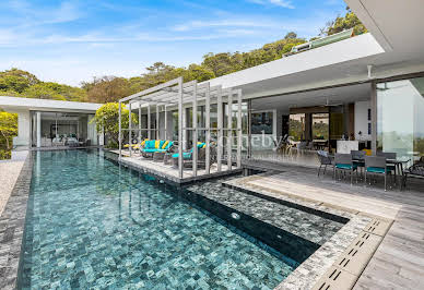 Villa with pool 3