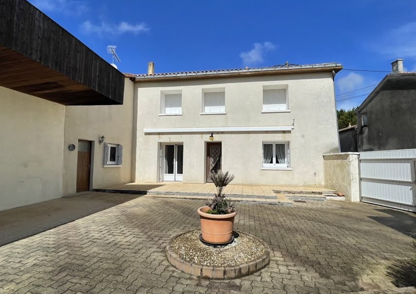 Vente maison 5 pièces 158 m² à Dampierre-sur-Boutonne (17470), 156 000 €