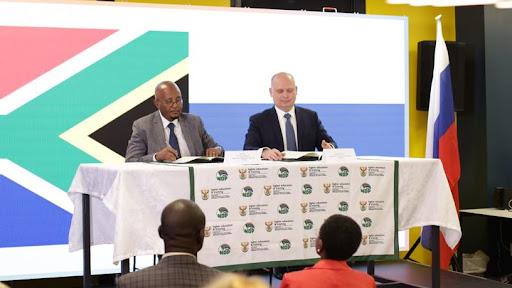 Alexander Soldatov, rector of the Russian BioTech University, and Dr Nkosinathi Sishi, director general of the Department of Higher Education and Training.
