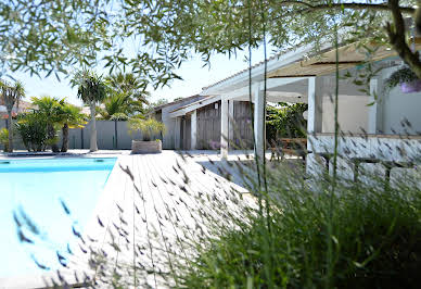 Maison avec piscine et jardin 1