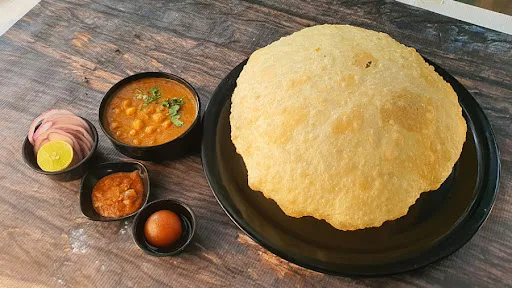 Punjabi Cholle +2bhature +1Piecegulab Jamun