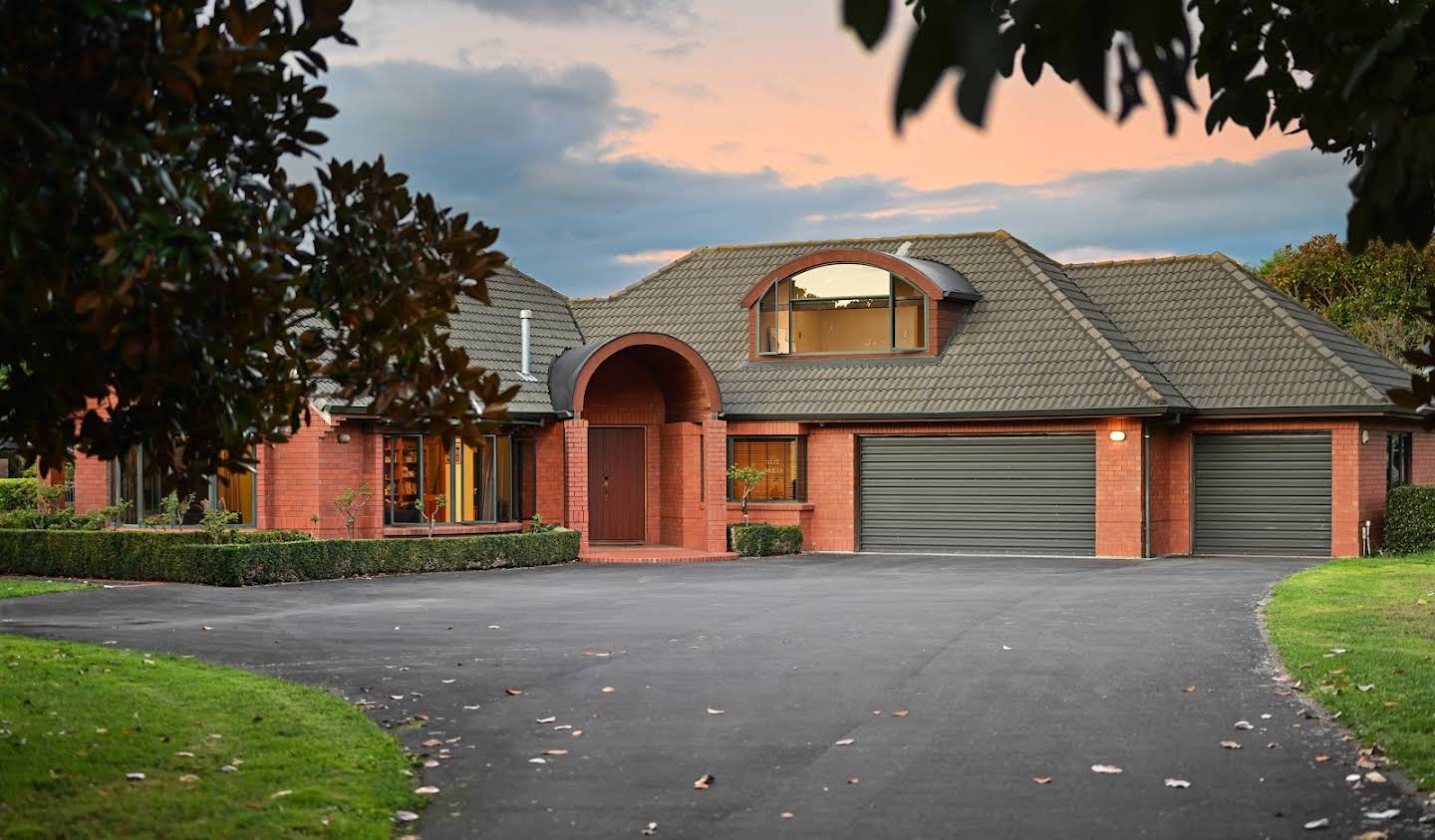 House with garden and terrace Hamilton