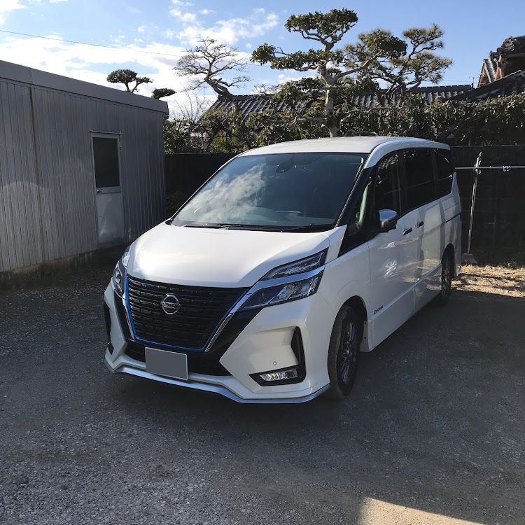 セレナのセレナC27・e-POWER・後期・グリル塗装・ブラックアウトに関するカスタム事例の投稿画像3枚目
