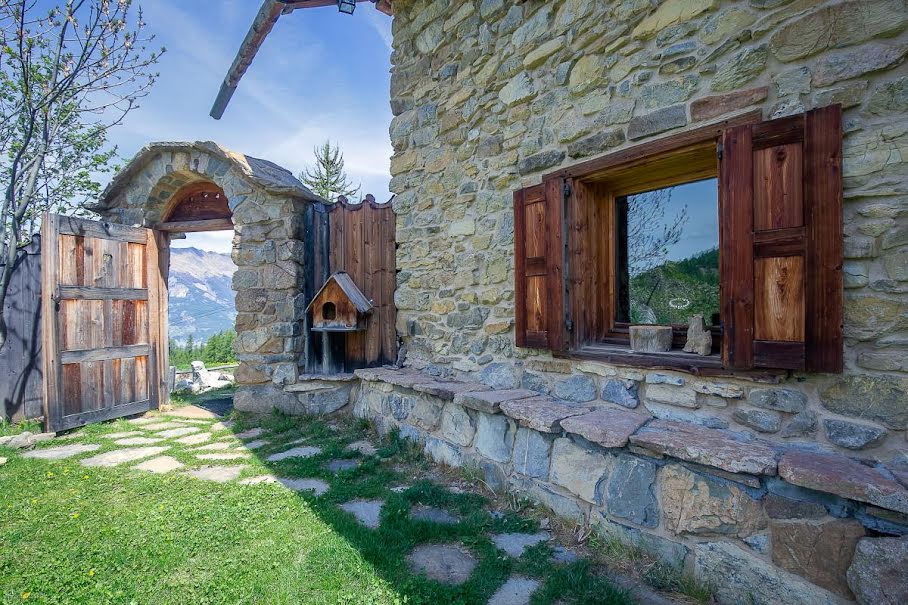 Vente ferme 5 pièces 153 m² à Enchastrayes (04400), 940 000 €