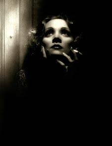 E:\My docs\My Pictures\Film Stills\Annex%20-%20Dietrich,%20Marlene%20(Shanghai%20Express)_03.jpg