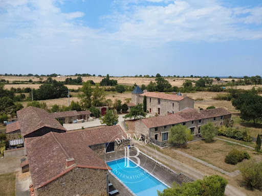 Manor 1
