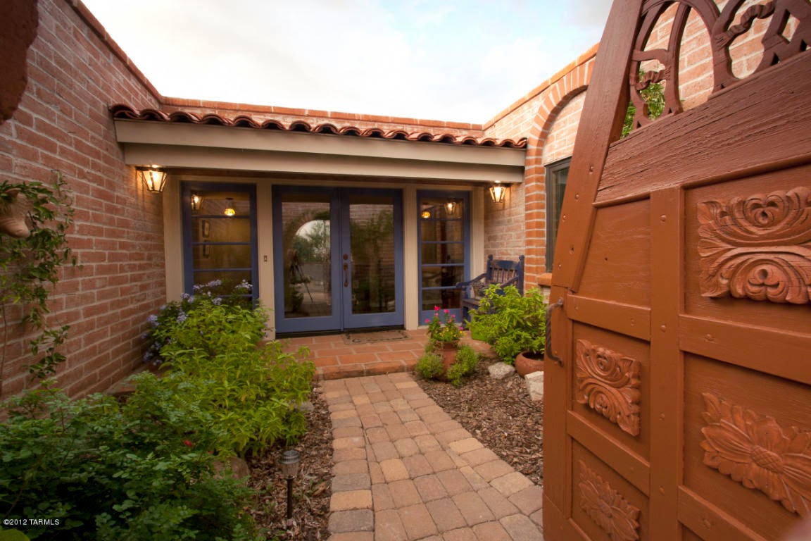 front yard enclosed Tucson home image