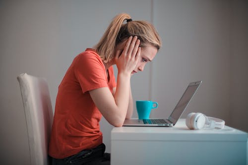 Free Young troubled woman using laptop at home Stock Photo