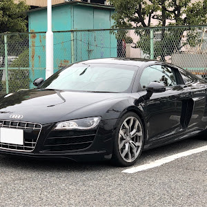 R8 クーペ