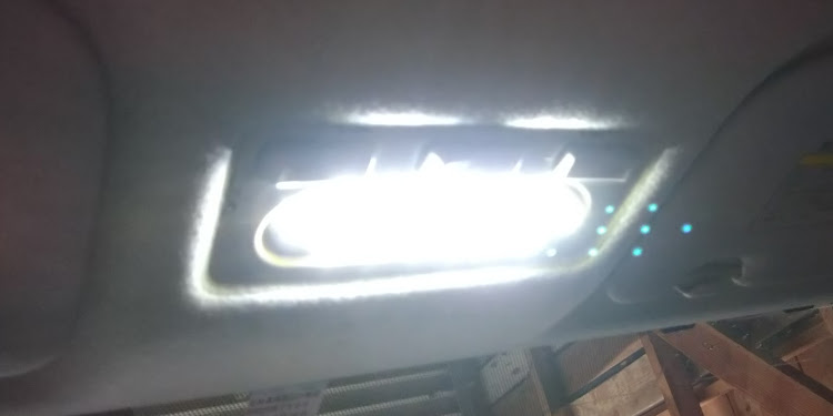 アクアG'sのLED・ルームランプ交換・夜が楽しみ・3行に詰め込んだなー😂・やればできるこに関するカスタム事例の投稿画像5枚目
