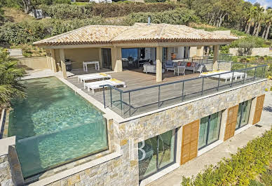 Villa with pool 16