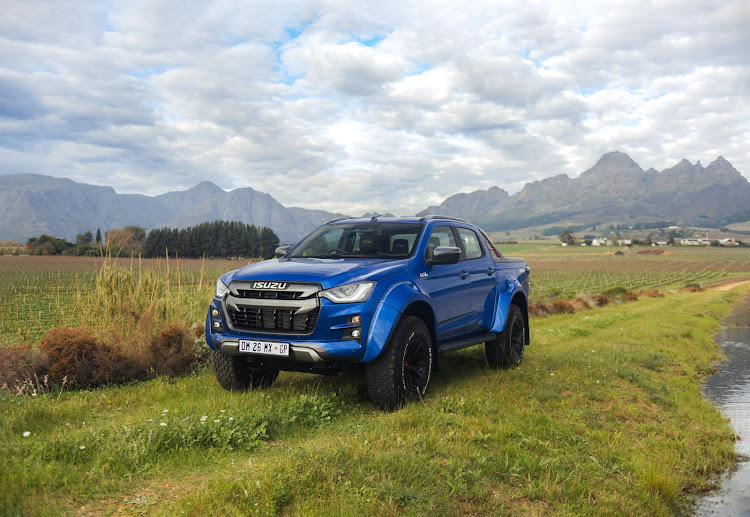 35-inch BF Goodrich all-terrain tyres are mounted on distinctive 17x10-inch AT black alloy wheels.