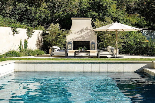 House with pool 4
