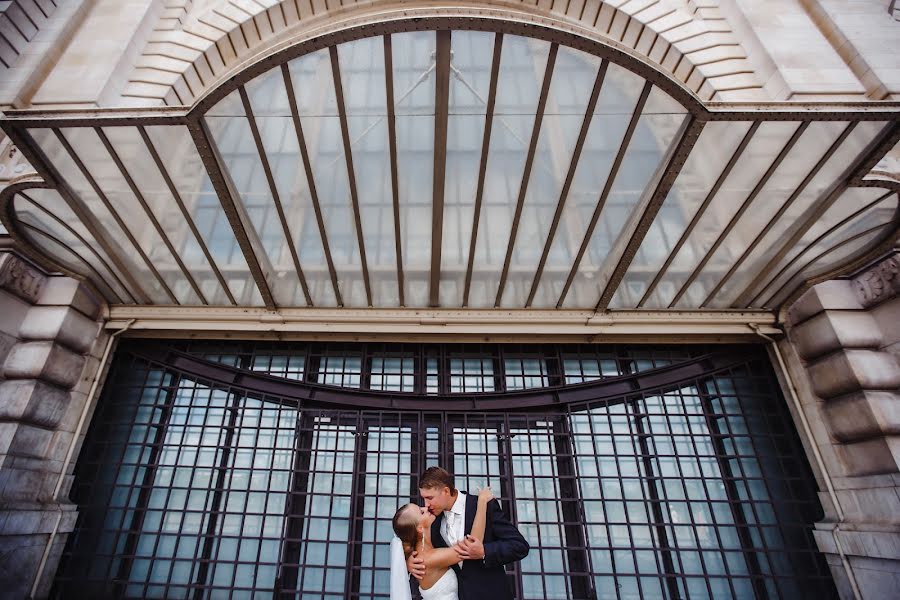 Fotógrafo de casamento Denis Osipov (svetodenru). Foto de 16 de dezembro 2019