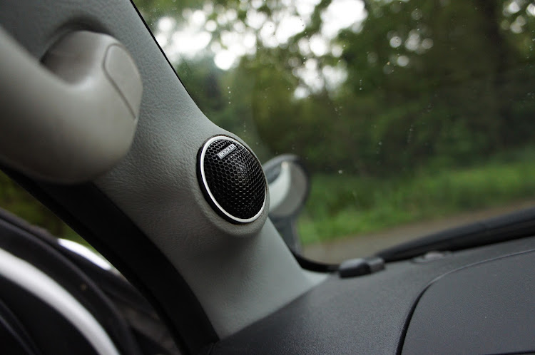 V50のVOLVO・caraudio・DIY・morel・kickerに関するカスタム事例の投稿画像3枚目