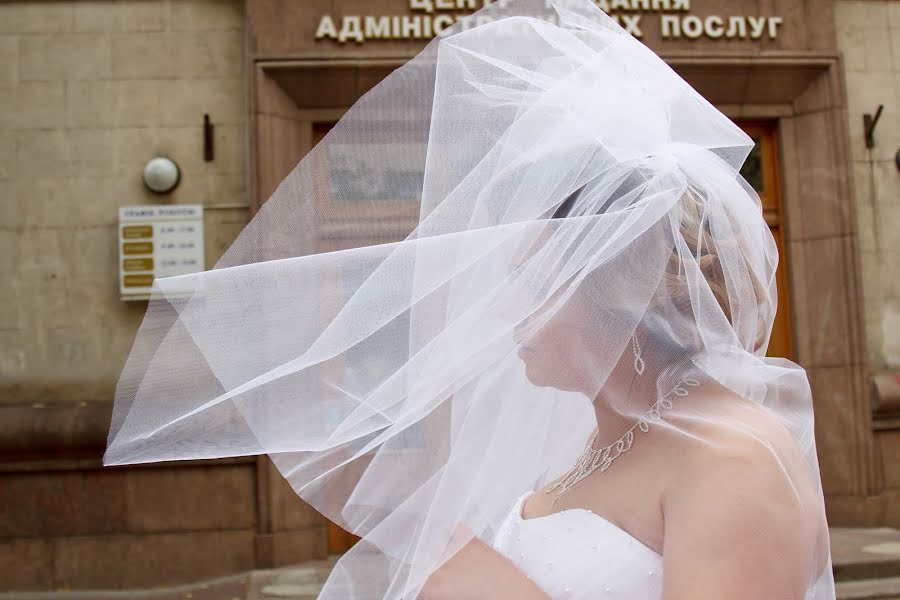 Fotógrafo de casamento Yula Gurzhos (julaphoto). Foto de 17 de julho 2017