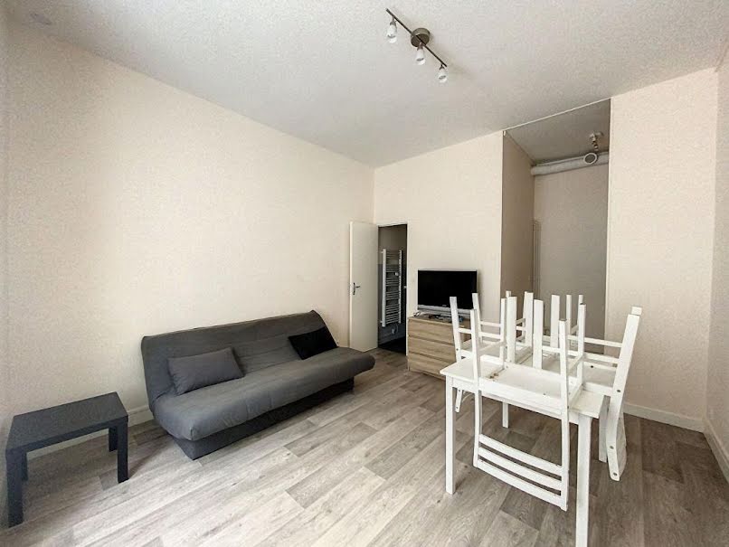Location  appartement 1 pièce 20 m² à Saint-Flour (15100), 270 €