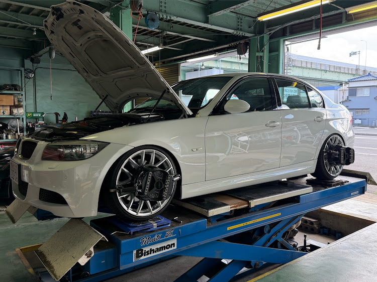 3シリーズ セダンのどんだけE90好きなん・ホイールアライメント・オートライブ・想像以上の費用対効果に関するカスタム事例の投稿画像3枚目