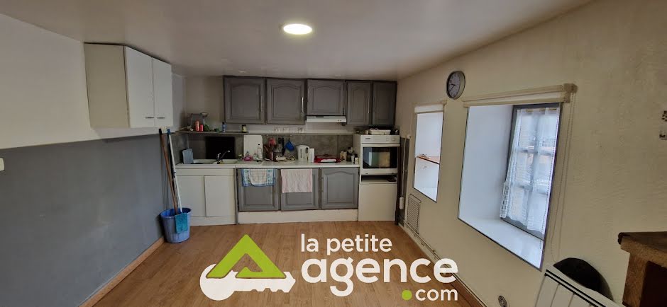 Vente maison 4 pièces 77 m² à Prémilhat (03410), 58 830 €