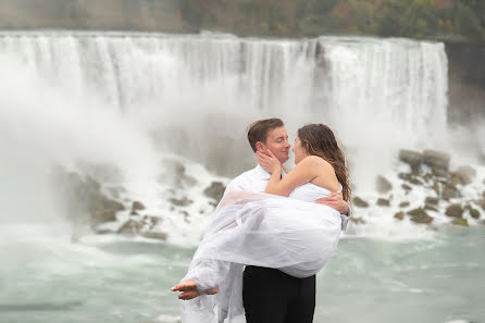 Fotografo di matrimoni Diana Oravecz (oraveczdia). Foto del 2 novembre 2023