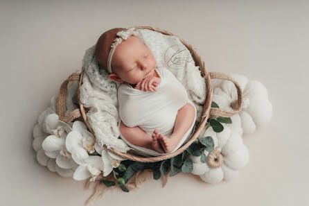 Wedding photographer Olga Kuprenkova (bezmata). Photo of 4 April 2023