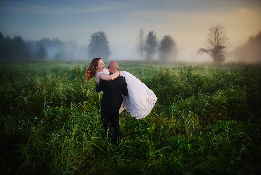 Fotógrafo de casamento Rafal Nowosielski (fotografslubny). Foto de 16 de fevereiro 2017