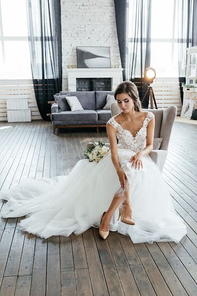 Wedding photographer Vladlena Kuzmina (vladlenakuzmina). Photo of 6 April 2020