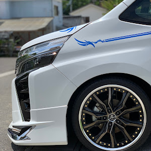 ヴォクシー ZRR80W