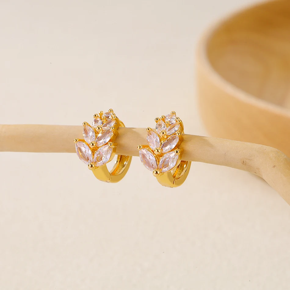 Brincos de ouro com zircônia incrustada, multi-estilos, joia elegante para realçar sua beleza e estilo pessoal.