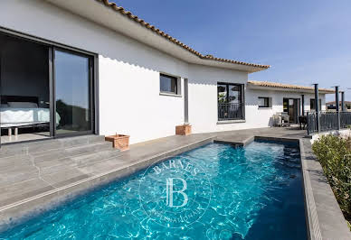 Villa with pool 4