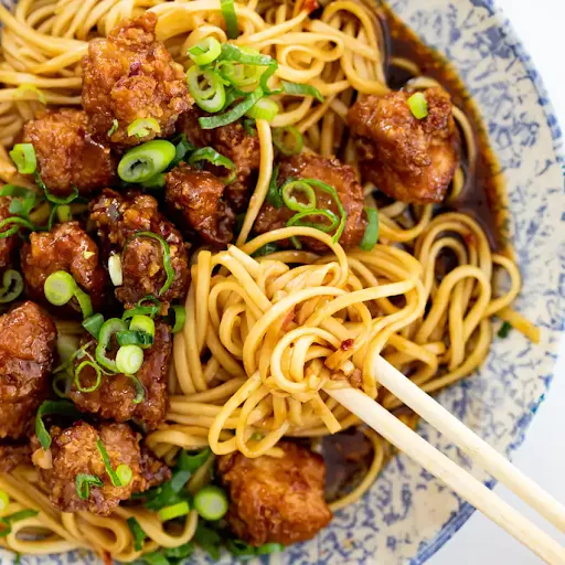 Chilli Pork With Noodles And Fried Momos [2 Pieces]