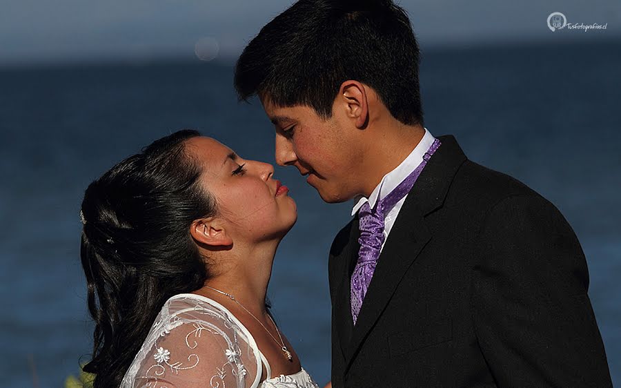 Fotografo di matrimoni Andres Carmona (bodasvillarrica). Foto del 15 ottobre 2015