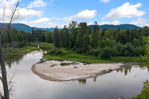 Winding river through lush green forest - Luxury property for sale in Sandpoint