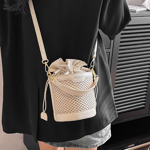 Title 3, Simple and stylish woven commuting single shoul...