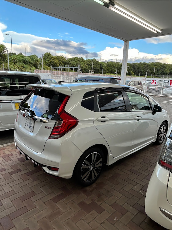 フィットのGK5 RS・新車は買えないに関するカスタム事例の投稿画像2枚目