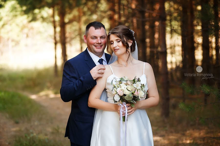 Fotógrafo de casamento Viktoriya Romanova (romviktoriya). Foto de 6 de dezembro 2021