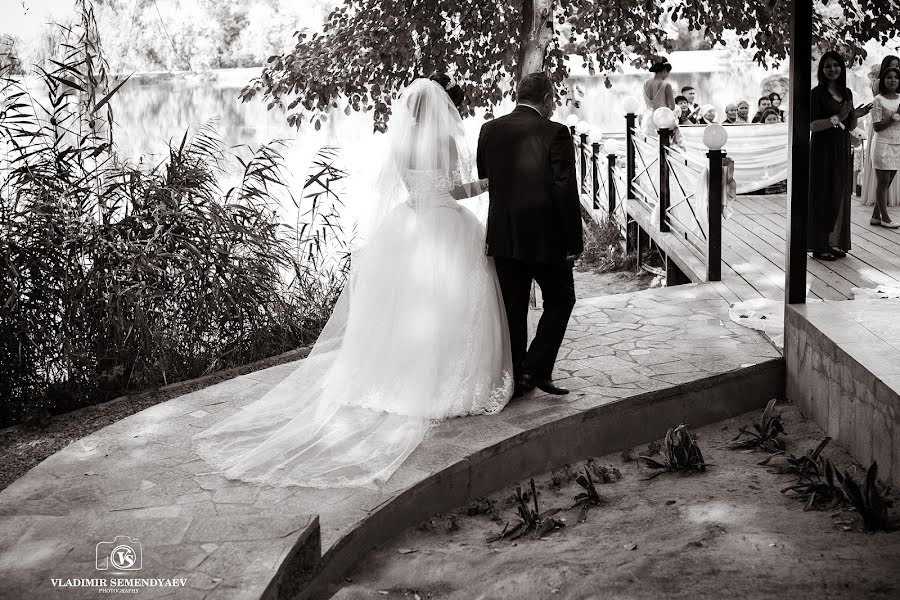 Fotógrafo de casamento Vladimir Semendyaev (vsemphoto). Foto de 7 de dezembro 2015