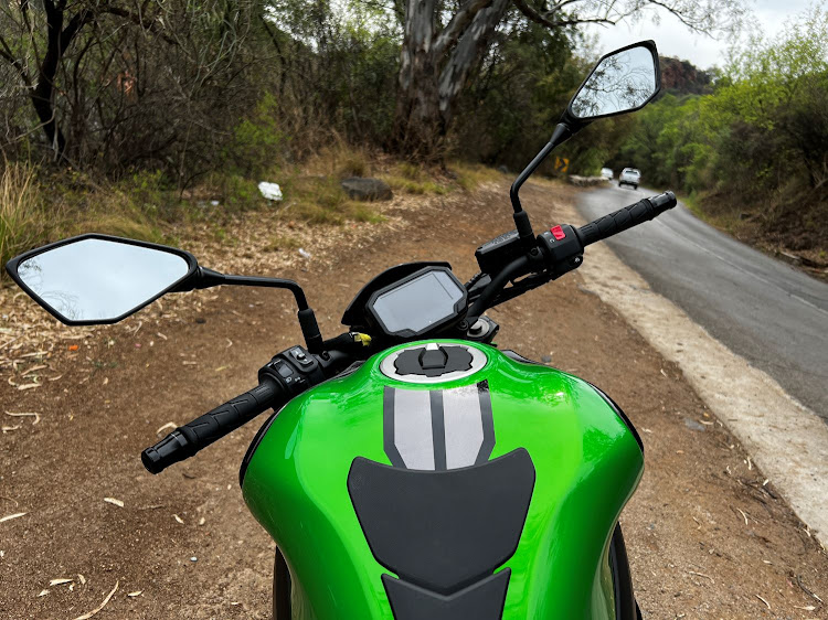 Kawasaki Z900 ABS has a 4.3” TFT display.