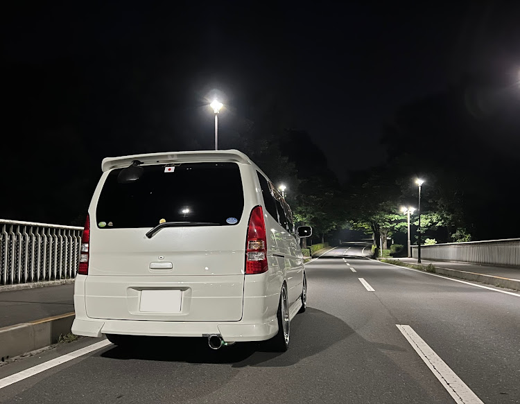 セレナのディッシュホイル好き・低いようで低くない丁度良い高さ・車高調に関するカスタム事例の投稿画像3枚目