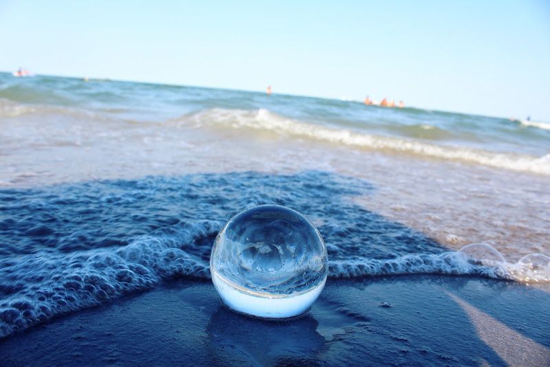 Lensball in water di uauacastagnoli